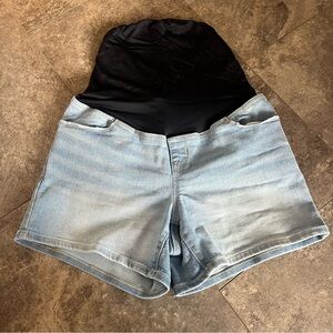 Ingrid & Isabela Maternity Shorts| light Wash Blue| Full Panel Size 2